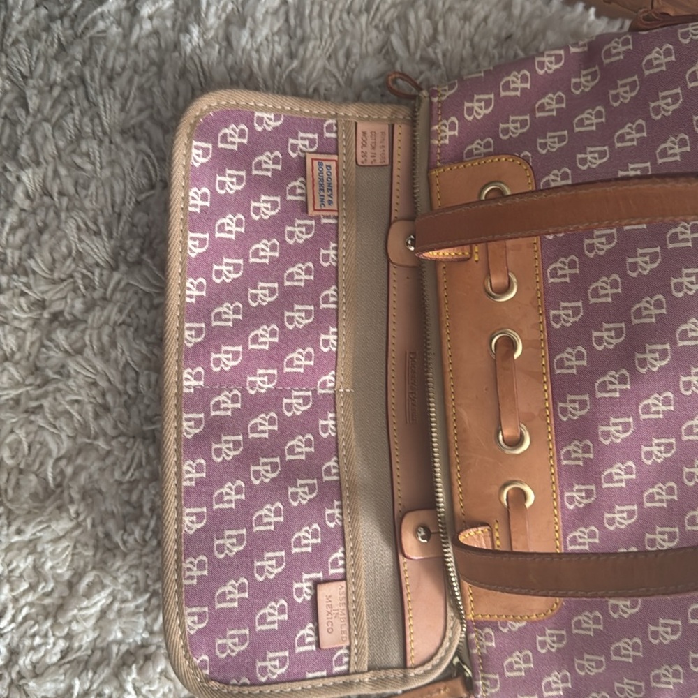 Dooney and Bourke pink satchel - Picture 6 of 7
